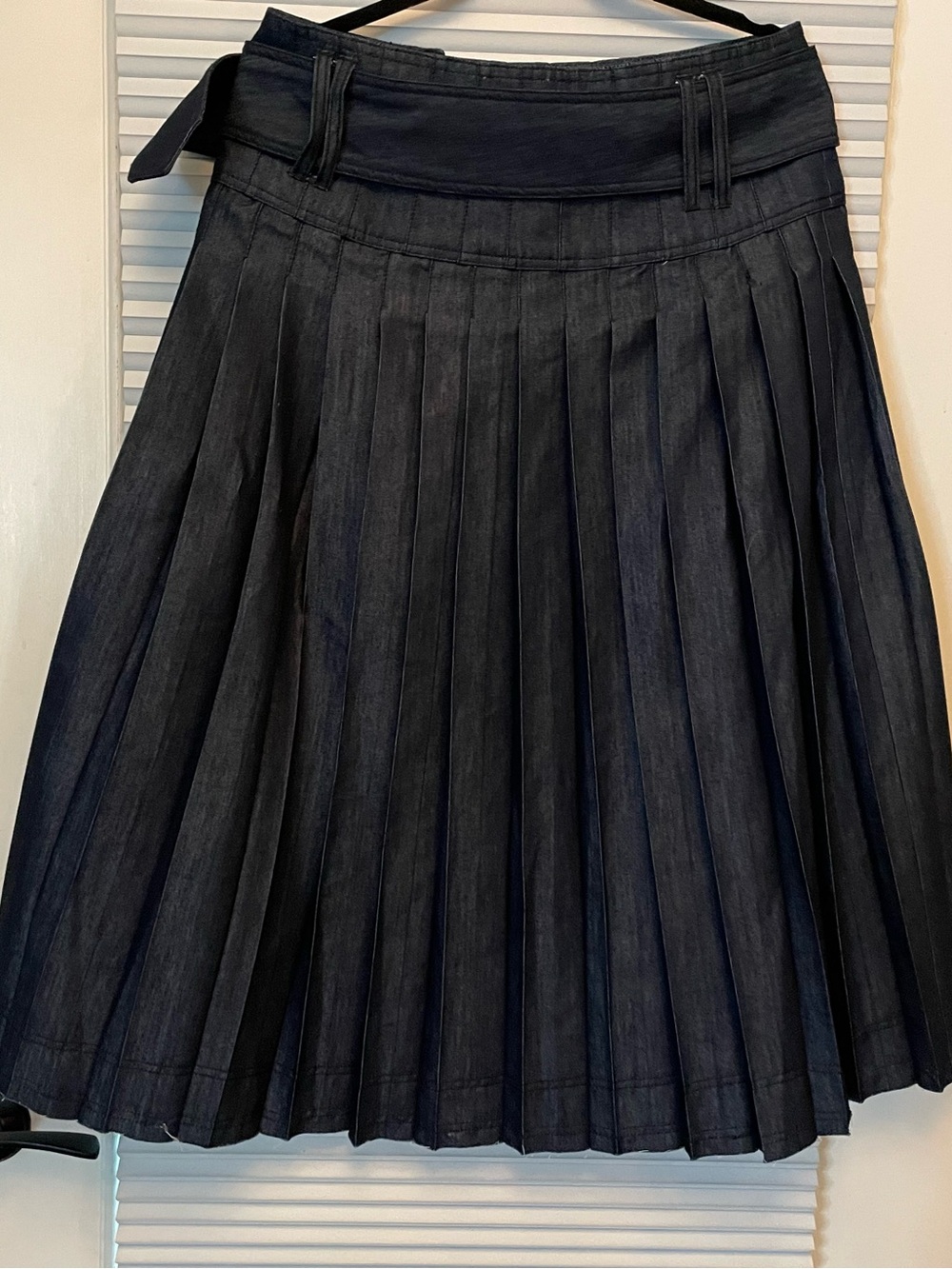 Anthropologie pilcro low slung Pleated dark Denim Skirt with Belt 10 - Picture 11 of 11